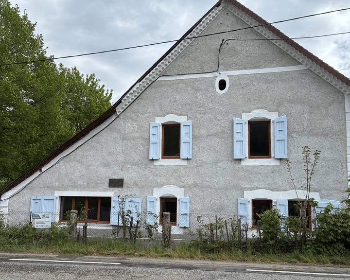 Façade traditionnelle enduite à la chaux
