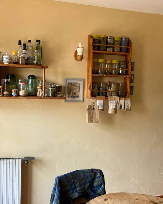 Mur intérieur enduit à la chaux