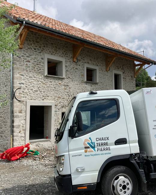 Façade en pierre aux joints réalisés au mortier de chaux
